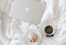 Najczęstsze przyczyny awarii MacBooków MacBooki są wytrzymałe, lecz warto unikać ich bliskiego kontaktu z napojami i okruchami z posiłków