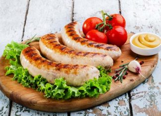 Kiełbasa z grilla – klasyka w chrupiącym wydaniu Kiełbasa z grilla – klasyka w chrupiącym wydaniu