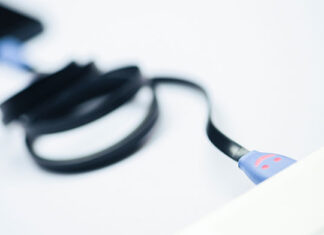 Jeden kabel do ładowania różnych telefonów