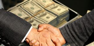 Czy można ładować etui ze słuchawkami w środku? Czy można ładować etui ze słuchawkami w środku?